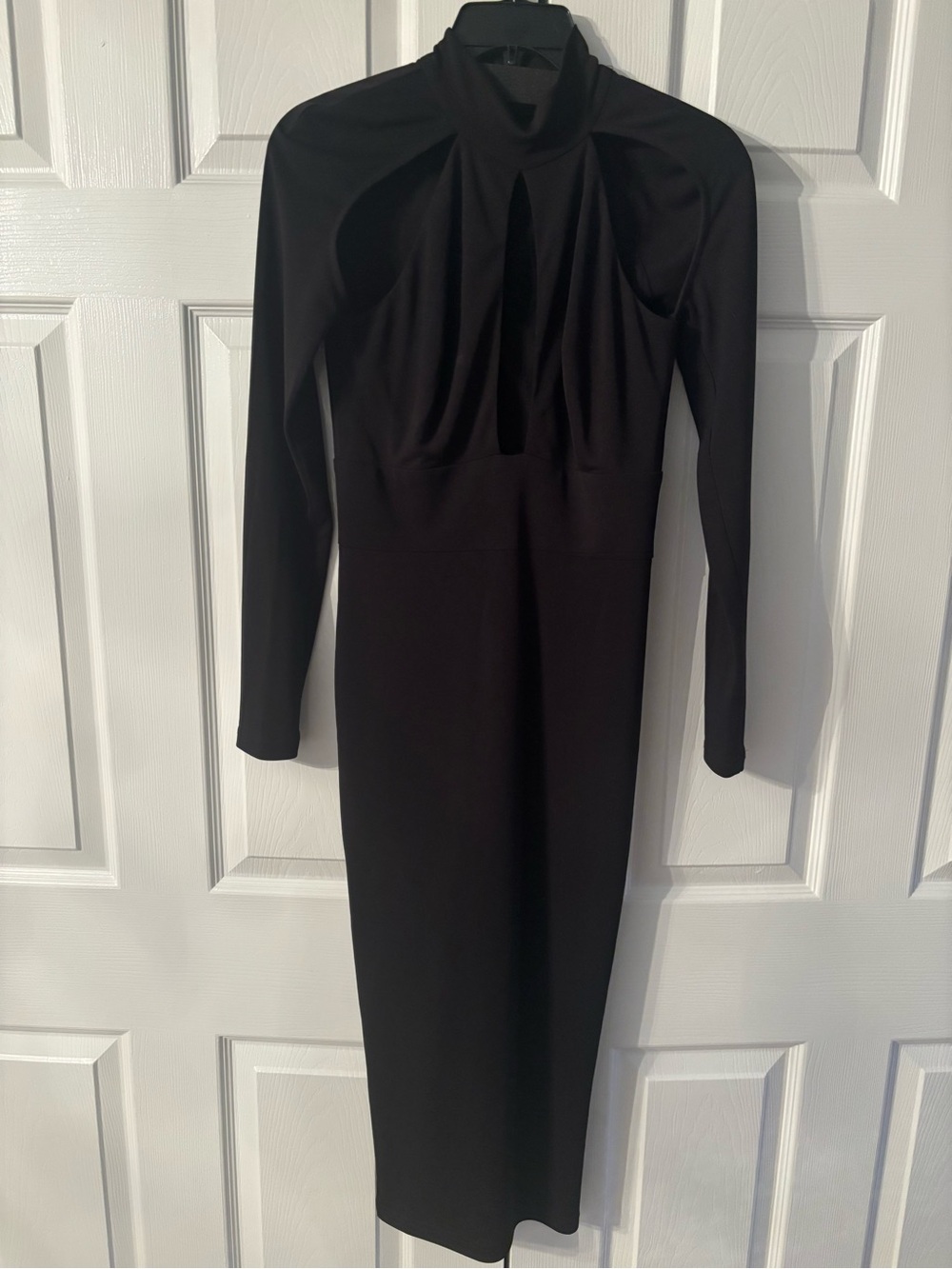Abyss By Abby Black Long-Sleeve Midi Dress with Keyhole Accents